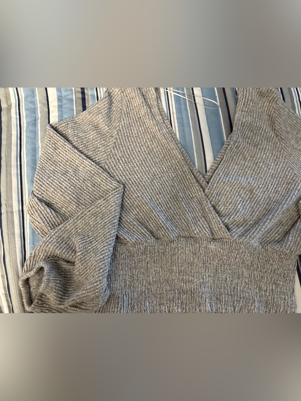 NWOT-Large paper Crane Y2K breathable Soft Ribbed V-Neck Gray Knit Sweater